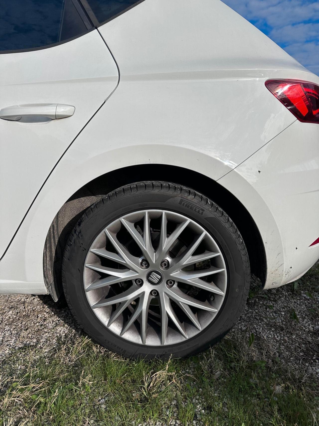Seat Leon 1.5 TGI DSG 5p. Business INCIDENTATA
