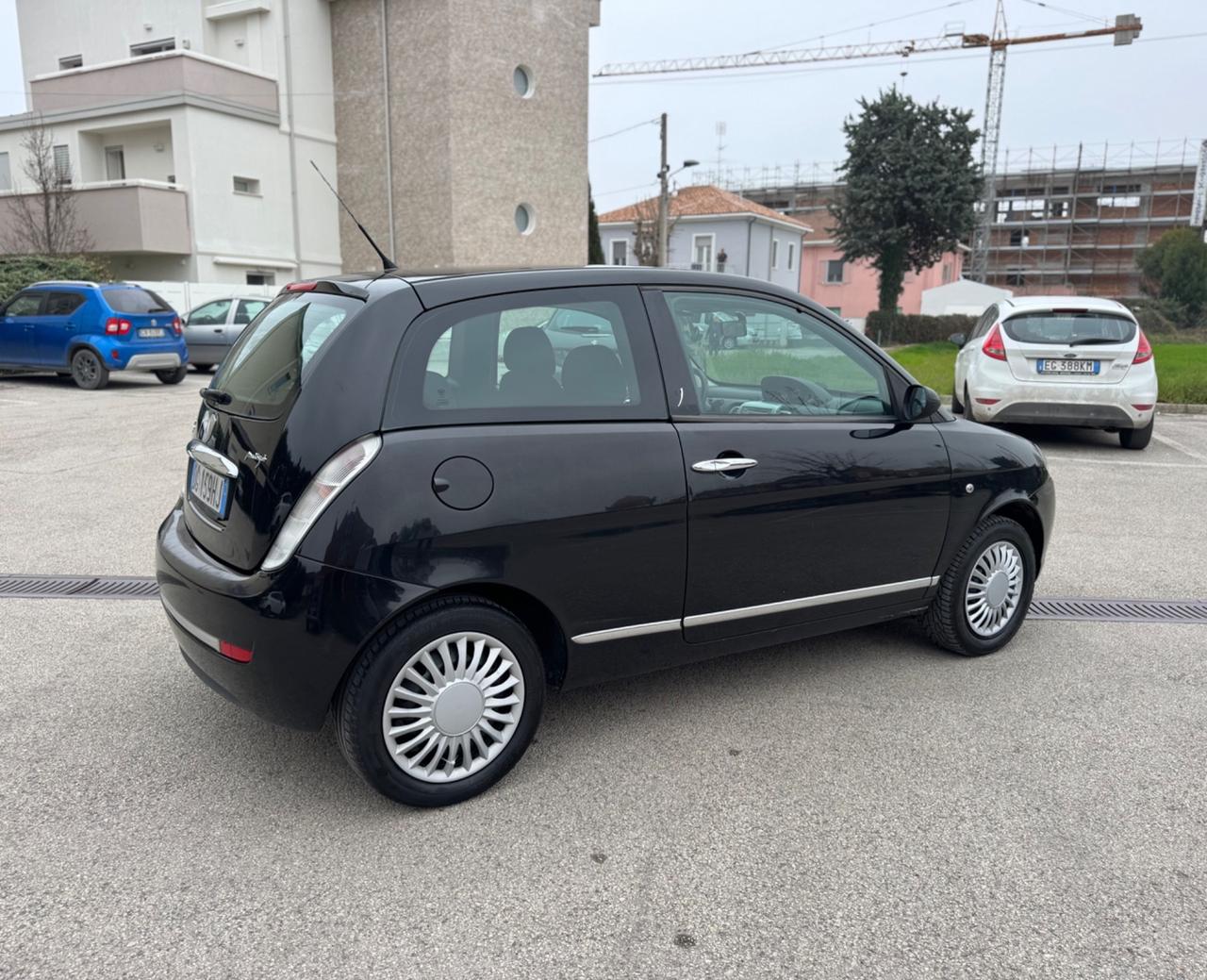 Lancia Ypsilon 1.3 MJT 75 CV Argento