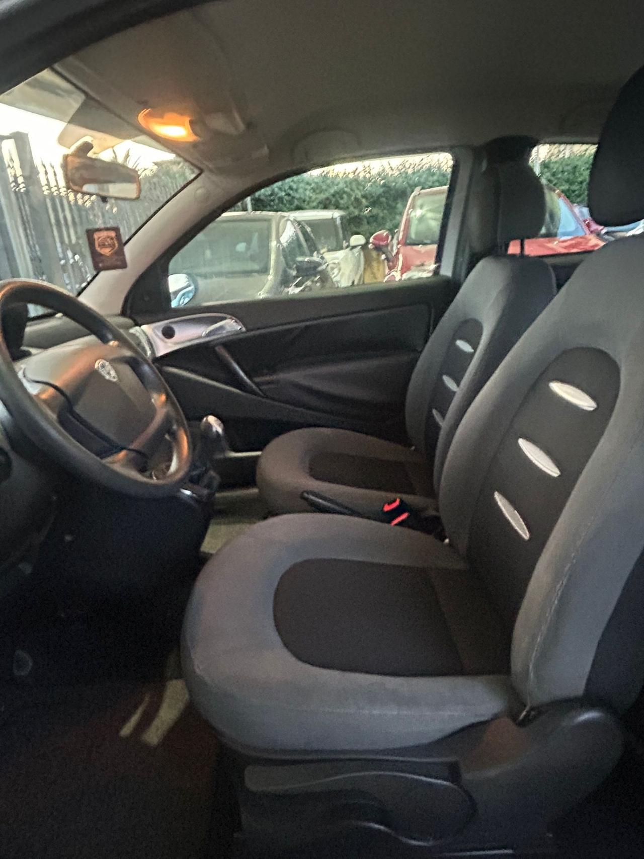 Lancia Ypsilon 1.3 MJT 75 CV Argento
