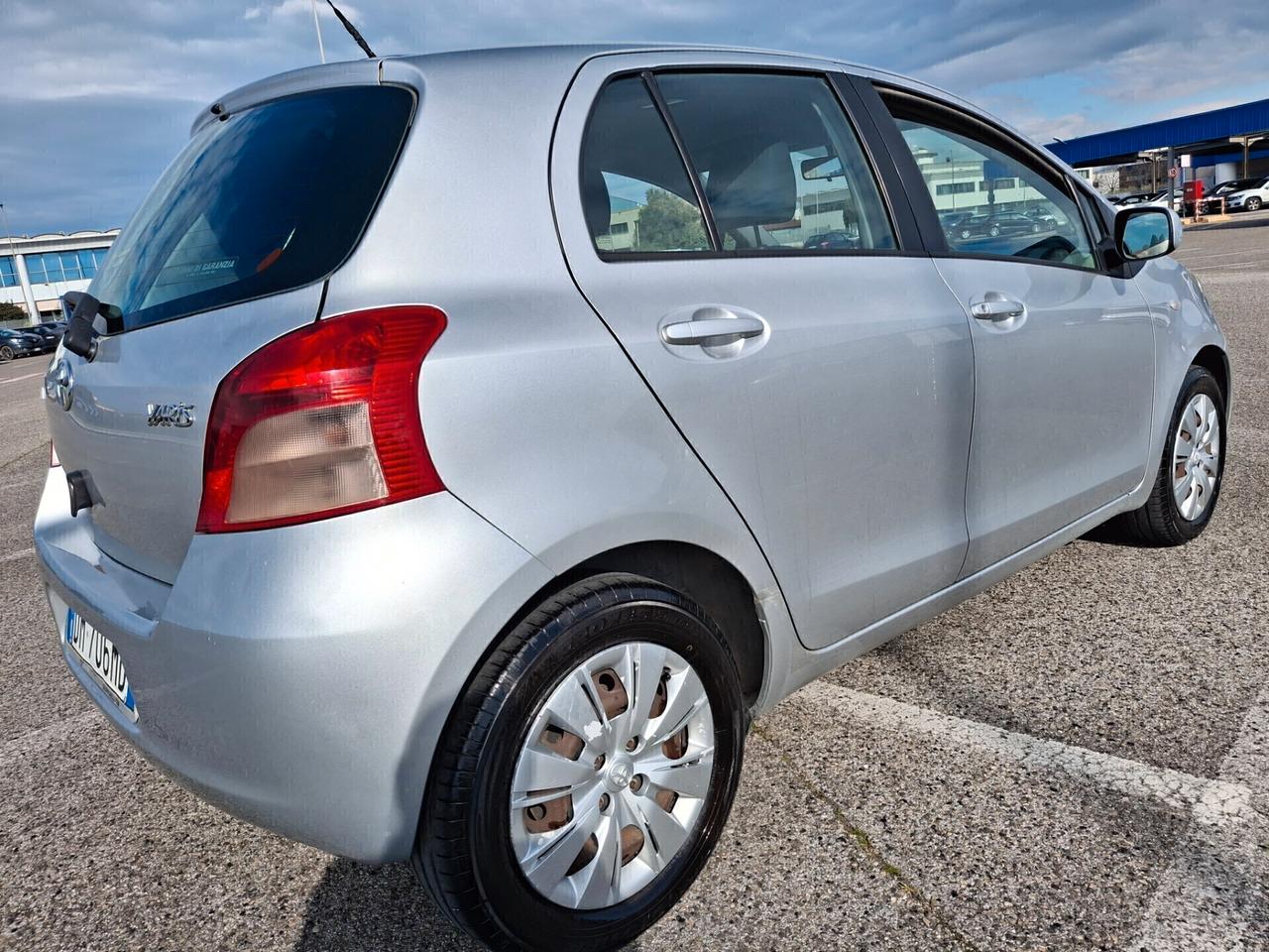 Toyota Yaris 1.3 Benzina-5 Porte-OK NEOPATENTATI.