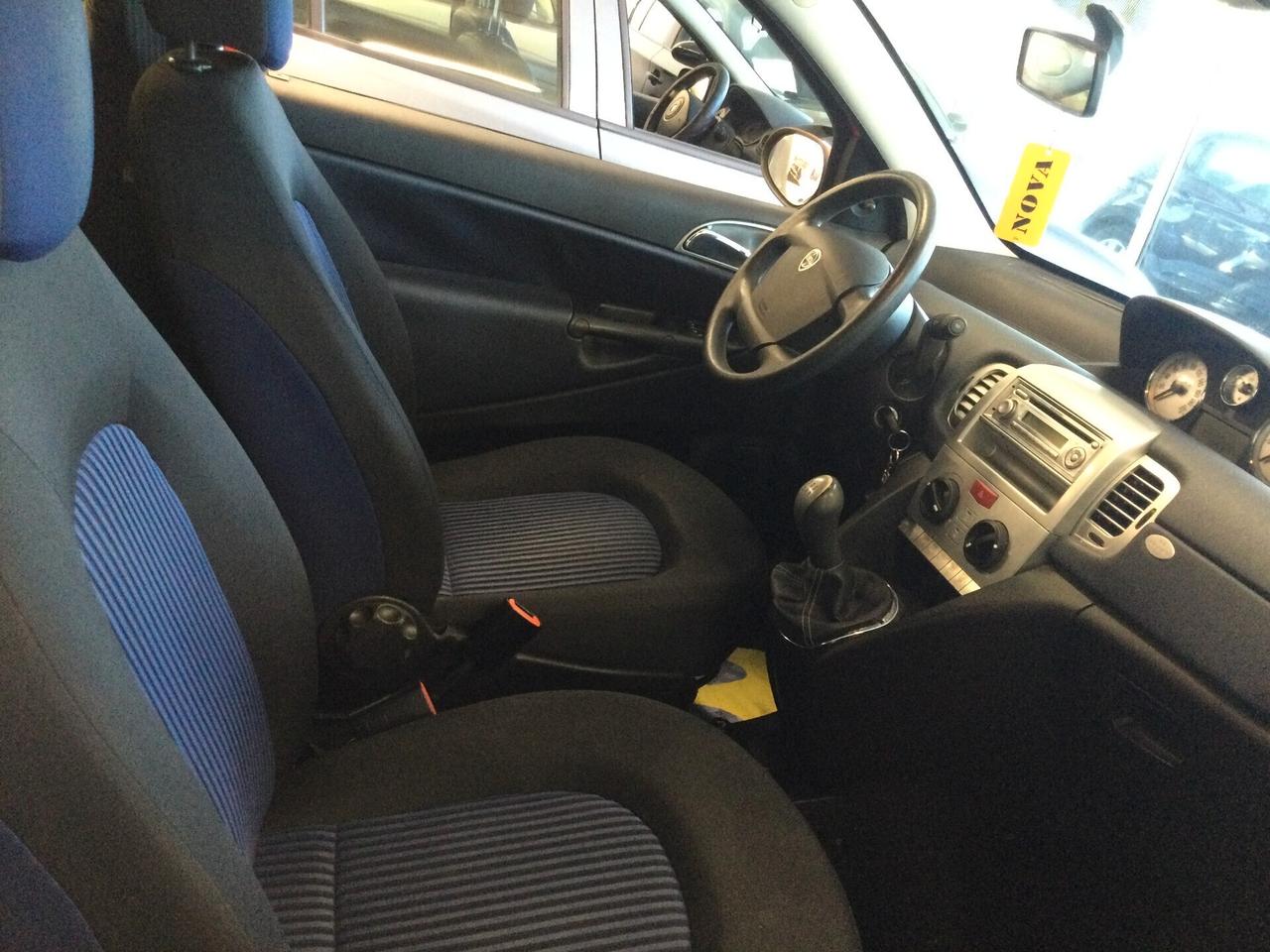 Lancia Ypsilon 1.3 MJT 75 CV Argento