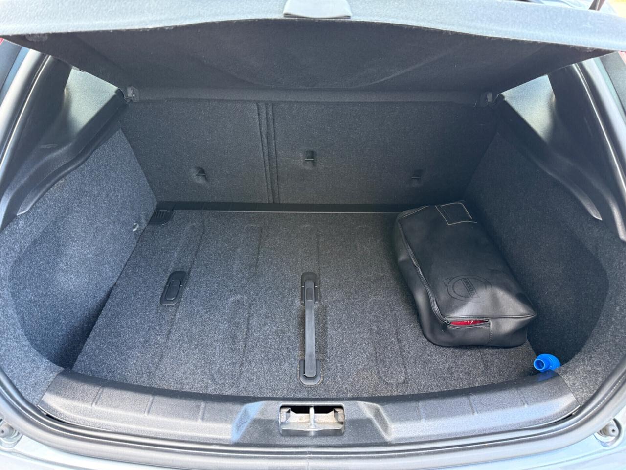 Volvo V40 - 2.0D. |UNIPRO|NAVI