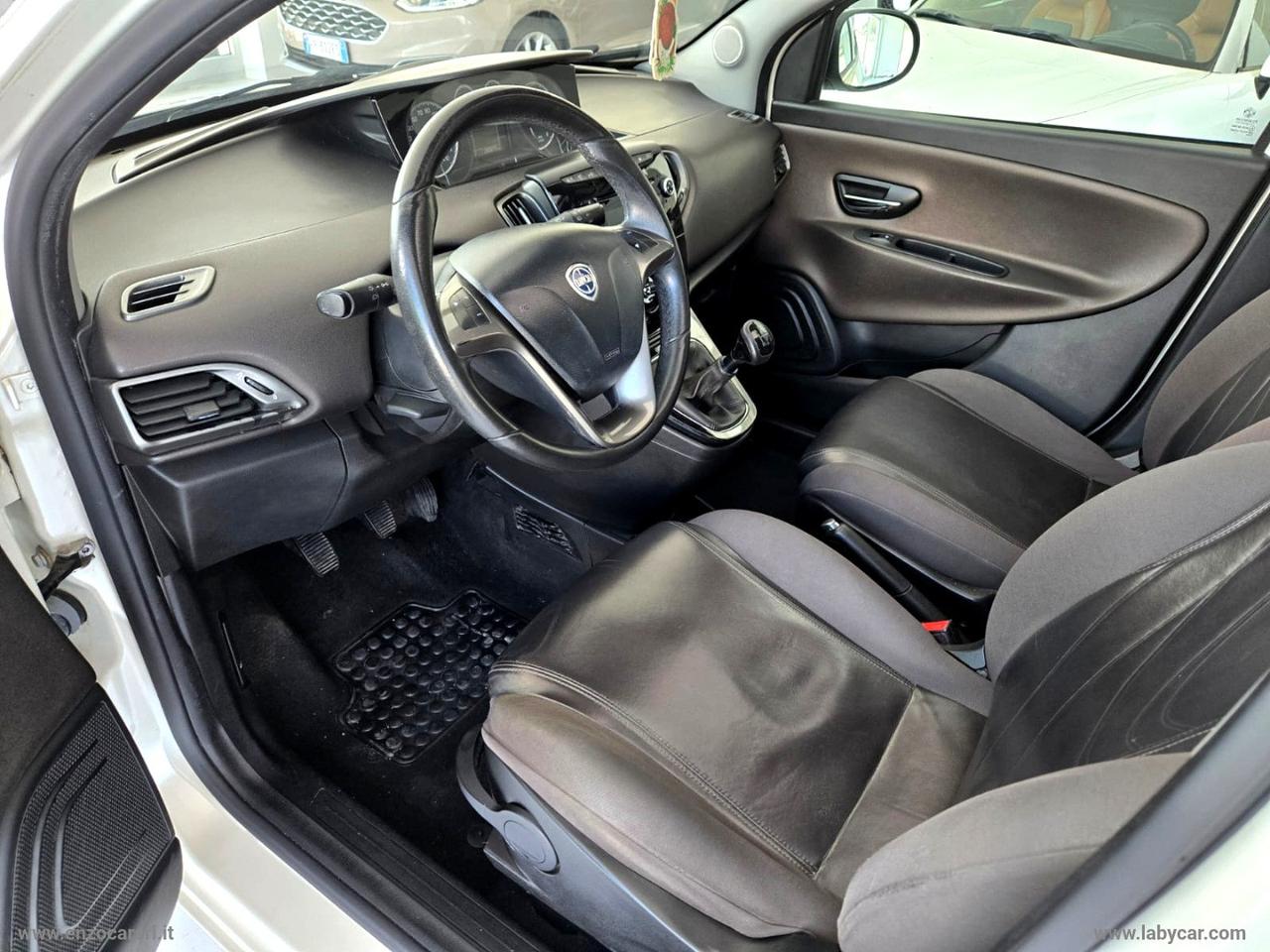 LANCIA Ypsilon 1.3 MJT 95 CV 5p. S&S Platinum TETTO APRIBILE