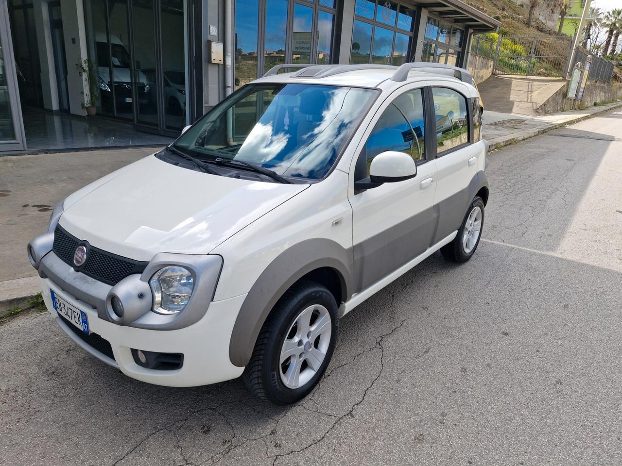 Fiat Panda 1.3 MJT 16V DPF 4x4 Climbing