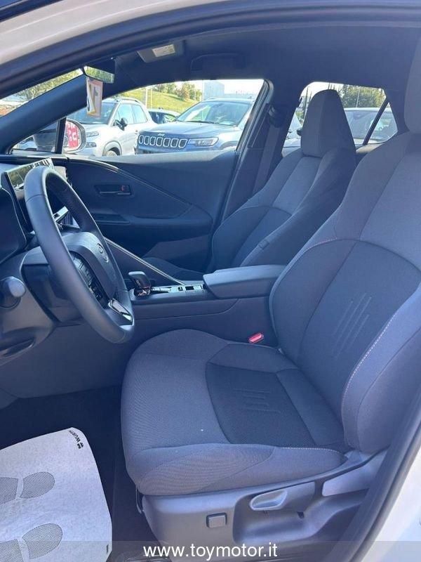 Toyota C-HR (2023-) 1.8 HV Trend