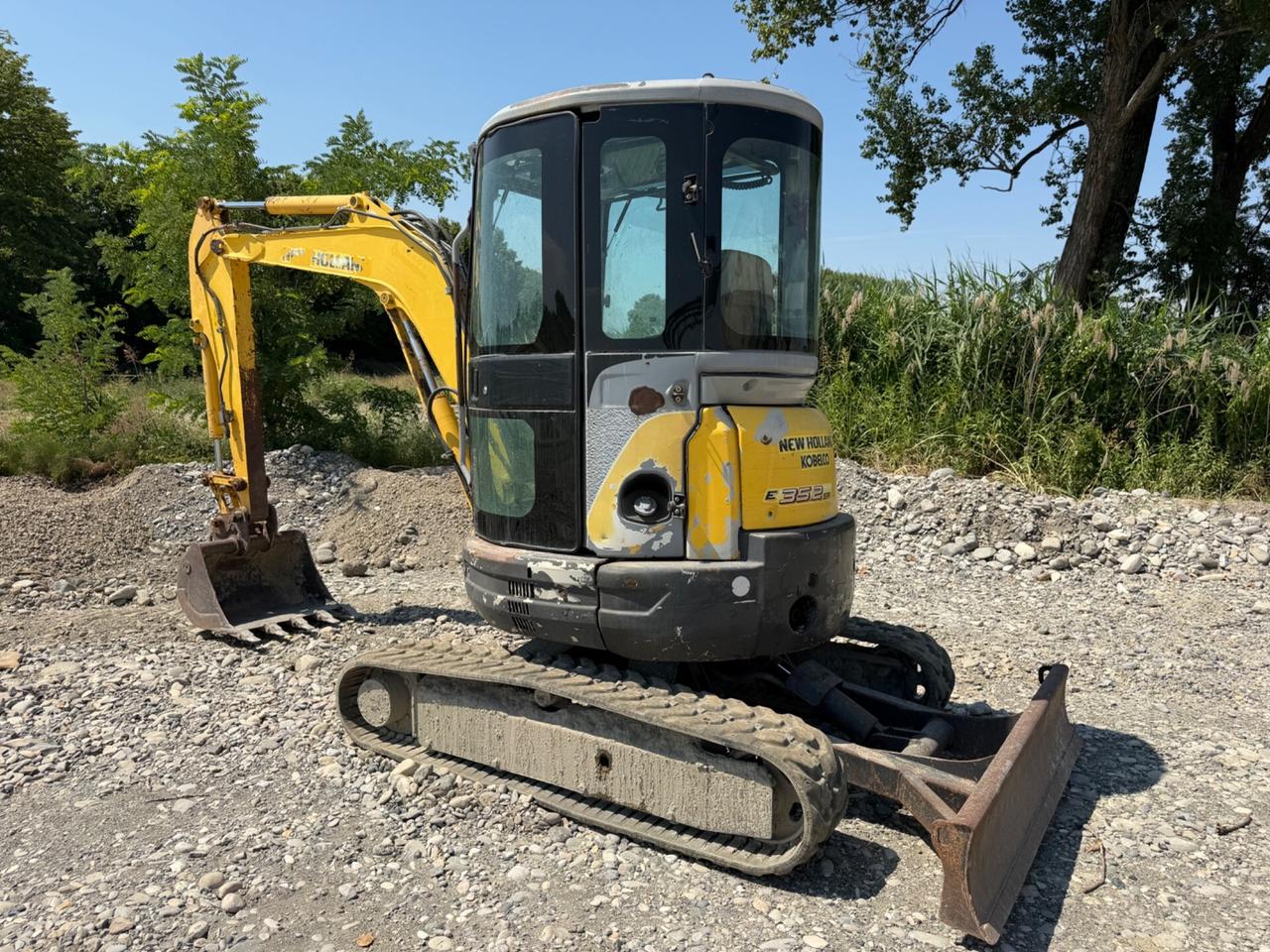 New Holland E 35.2