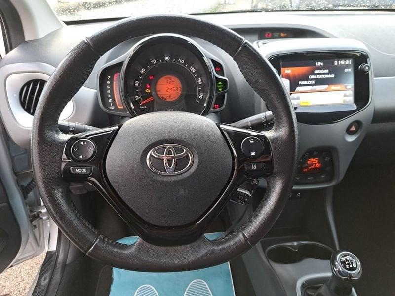 Toyota Aygo Aygo Connect 1.0 VVT-i 72 CV 5 porte x-play