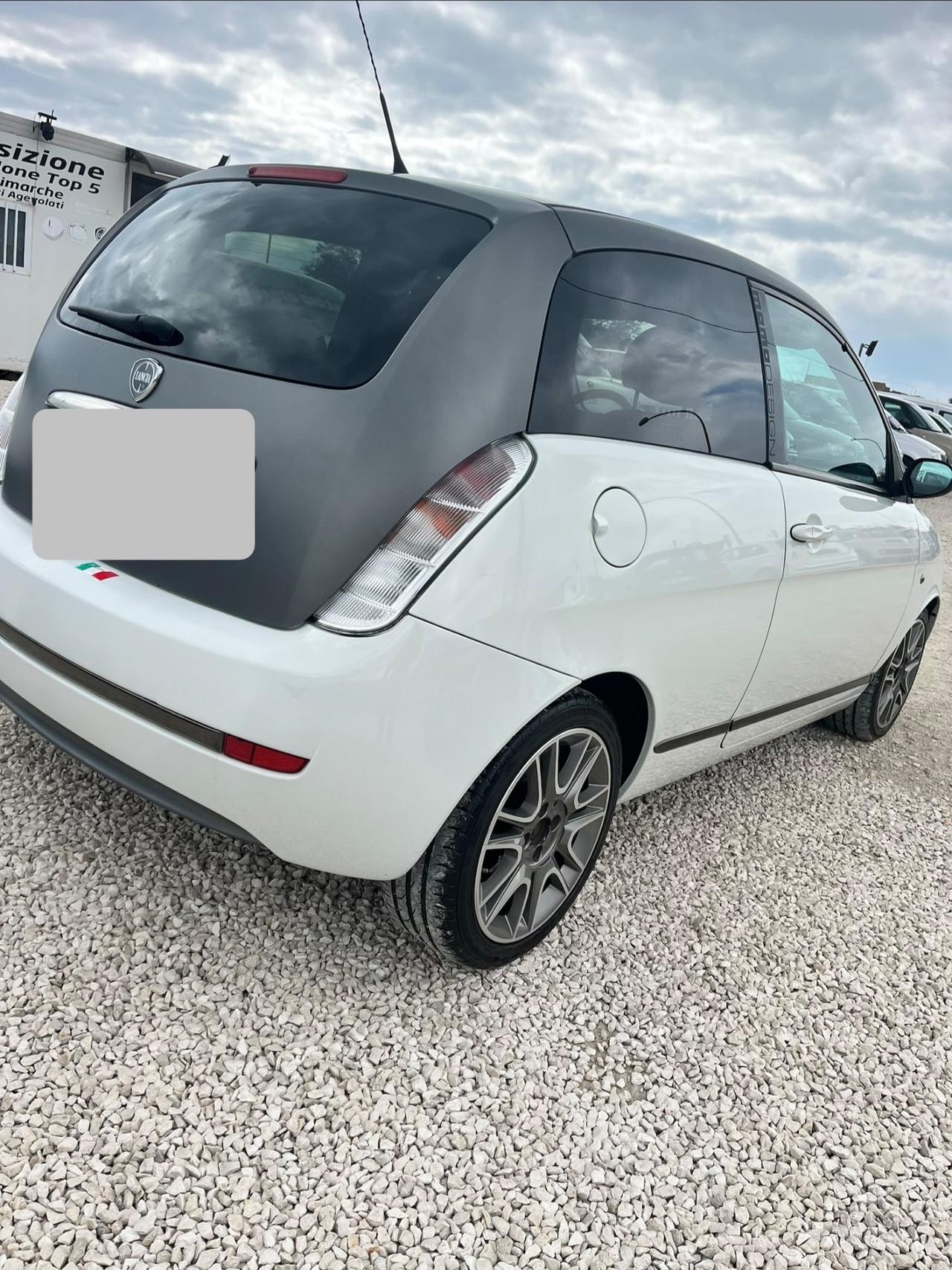 Lancia Ypsilon 1.3 MJT 90 CV DPF Sport MomoDesign