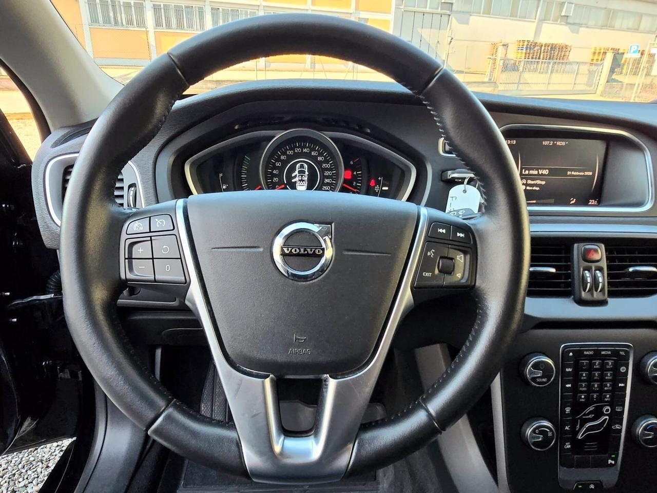 VOLVO V40 D2 MOMENTUM 2.0 DIESEL