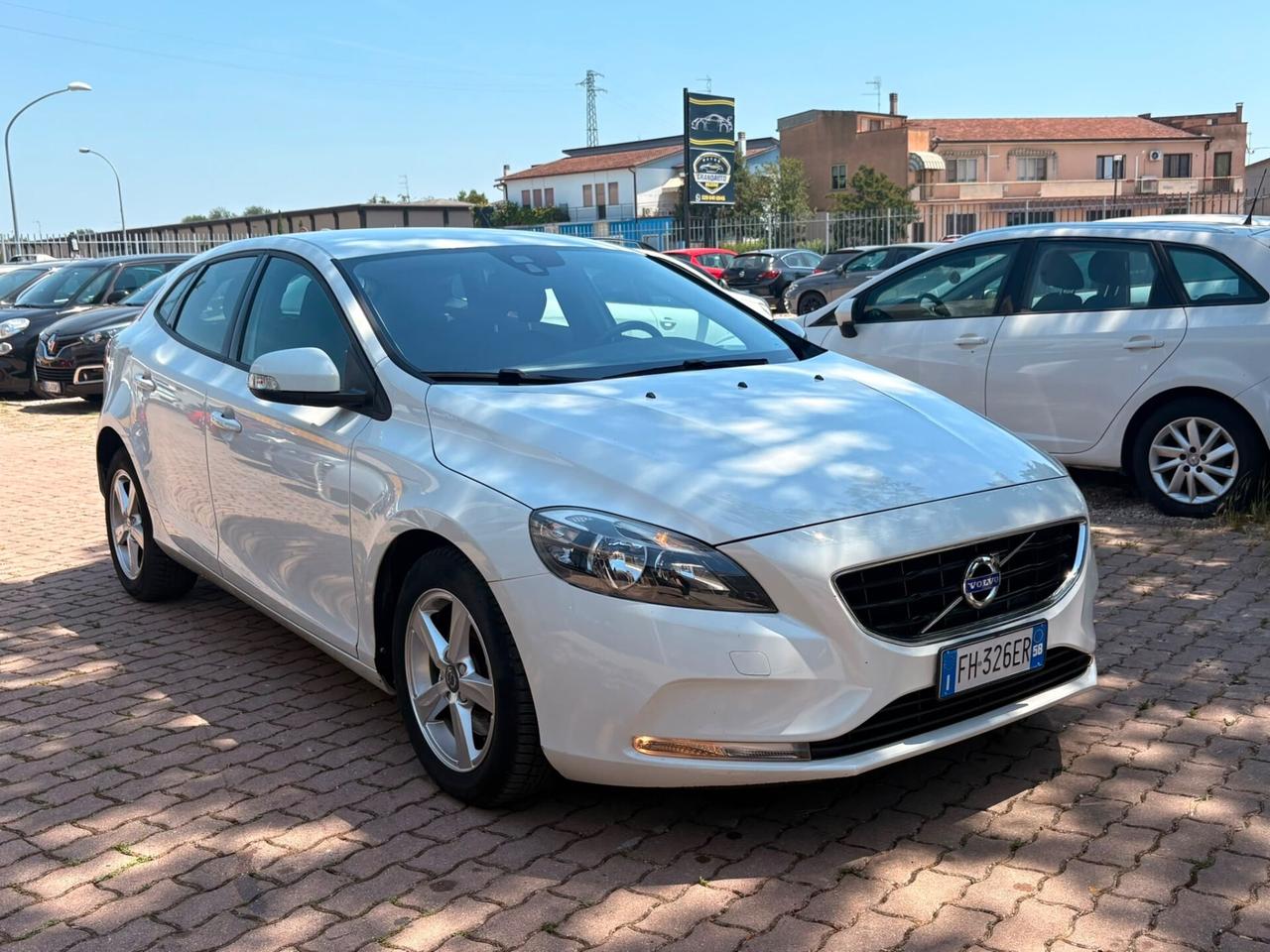 Volvo V40 D2 R-DESIGN MOMENTUM