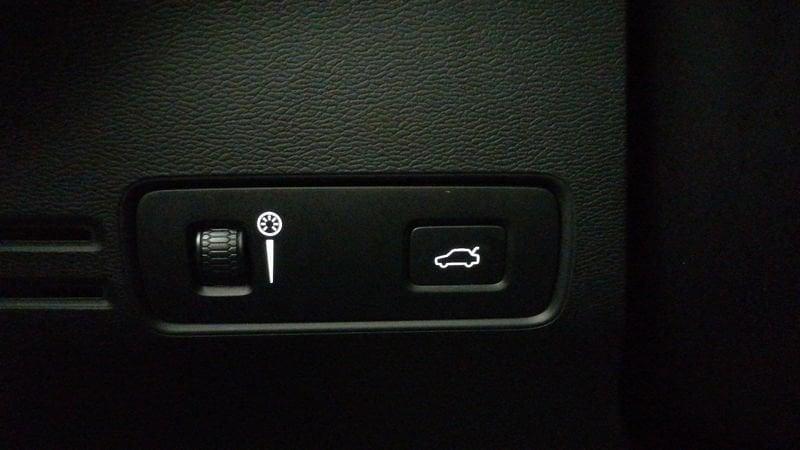 Volvo XC40 2.0 b4 R-design awd auto my21