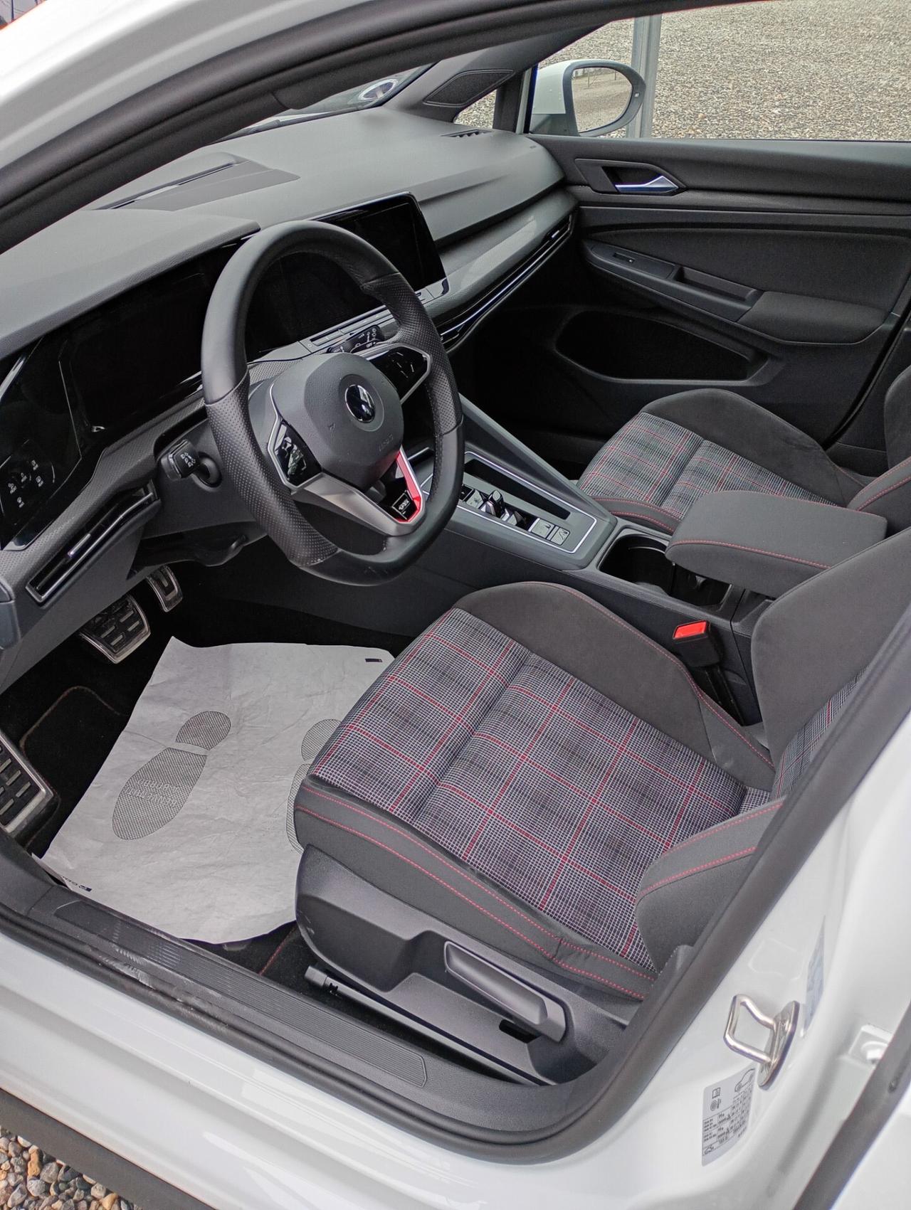Volkswagen Golf GTI 2.0 TSI DSG