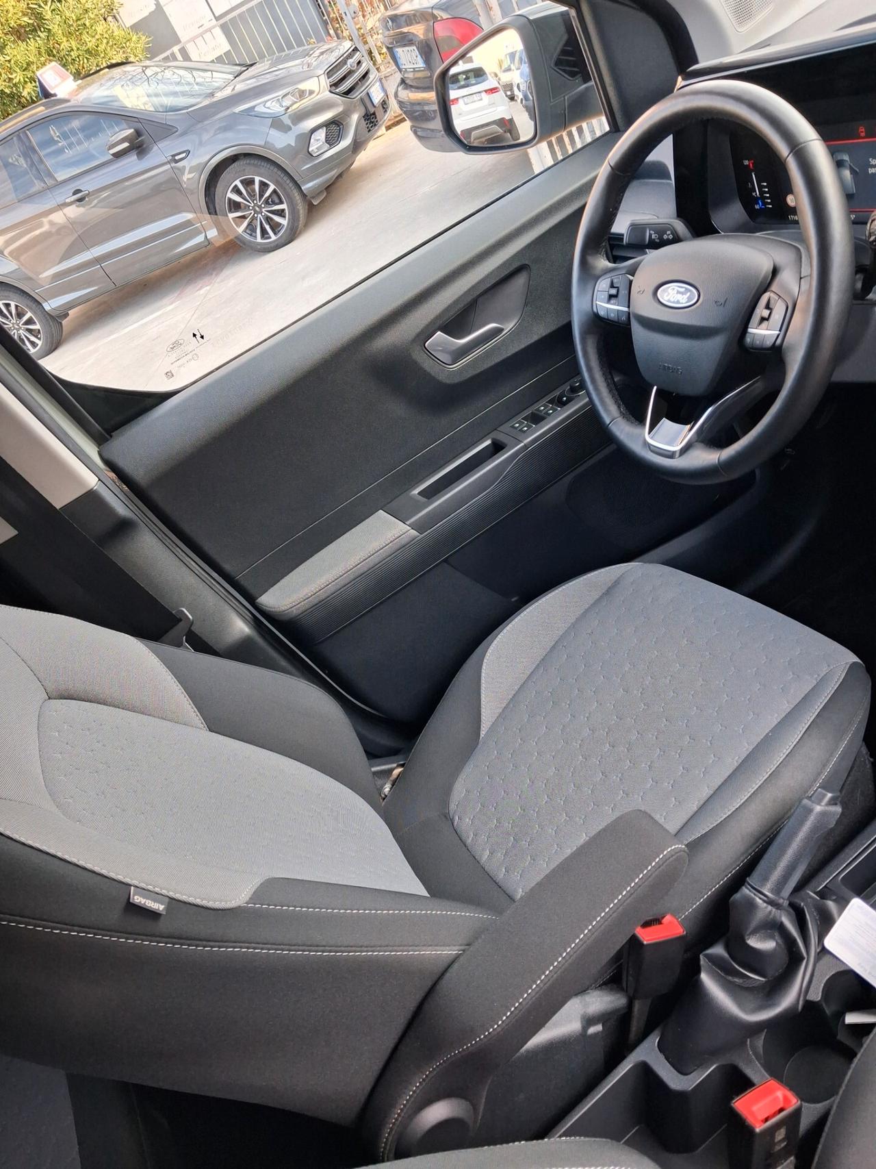 Ford Tourneo Courier 1.0 EcoBoost Titanium