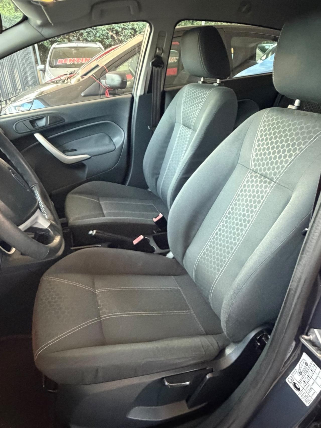 Ford Fiesta 1.4 TDCi 70CV 5 porte Titanium
