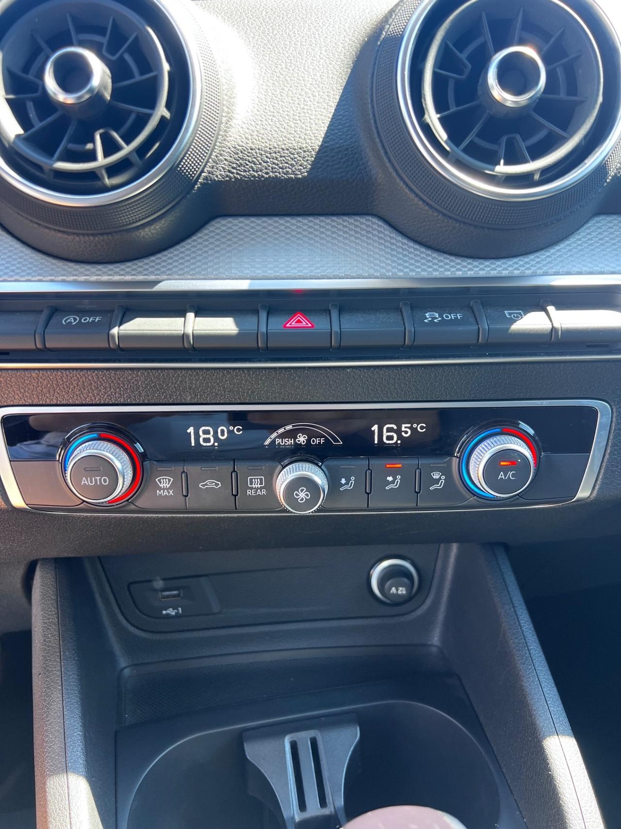 Audi Q2 30 TDI Identity Black
