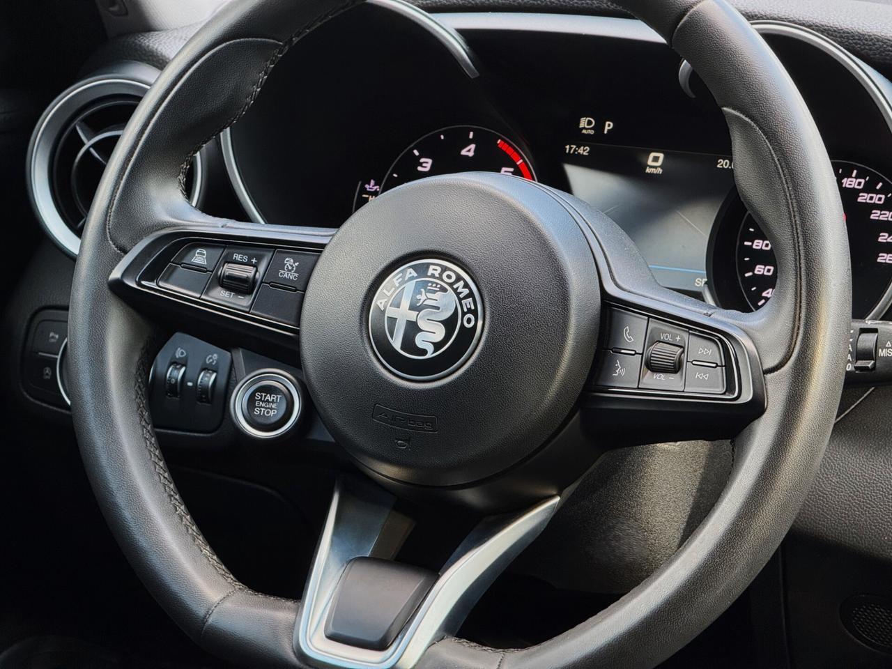 Alfa Romeo Giulia 2.2 T Business 136CV AT8 LED CAR PLAY