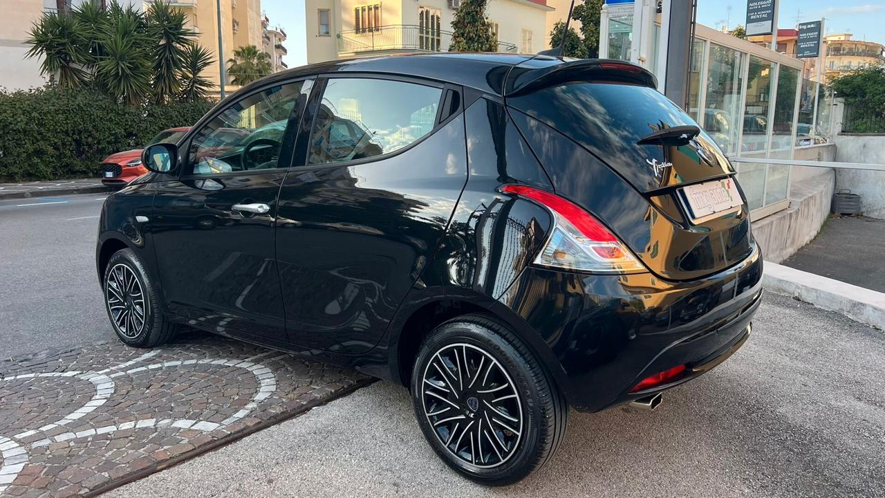 Lancia Ypsilon 1.0 FireFly 5 porte S&S Hybrid Gold