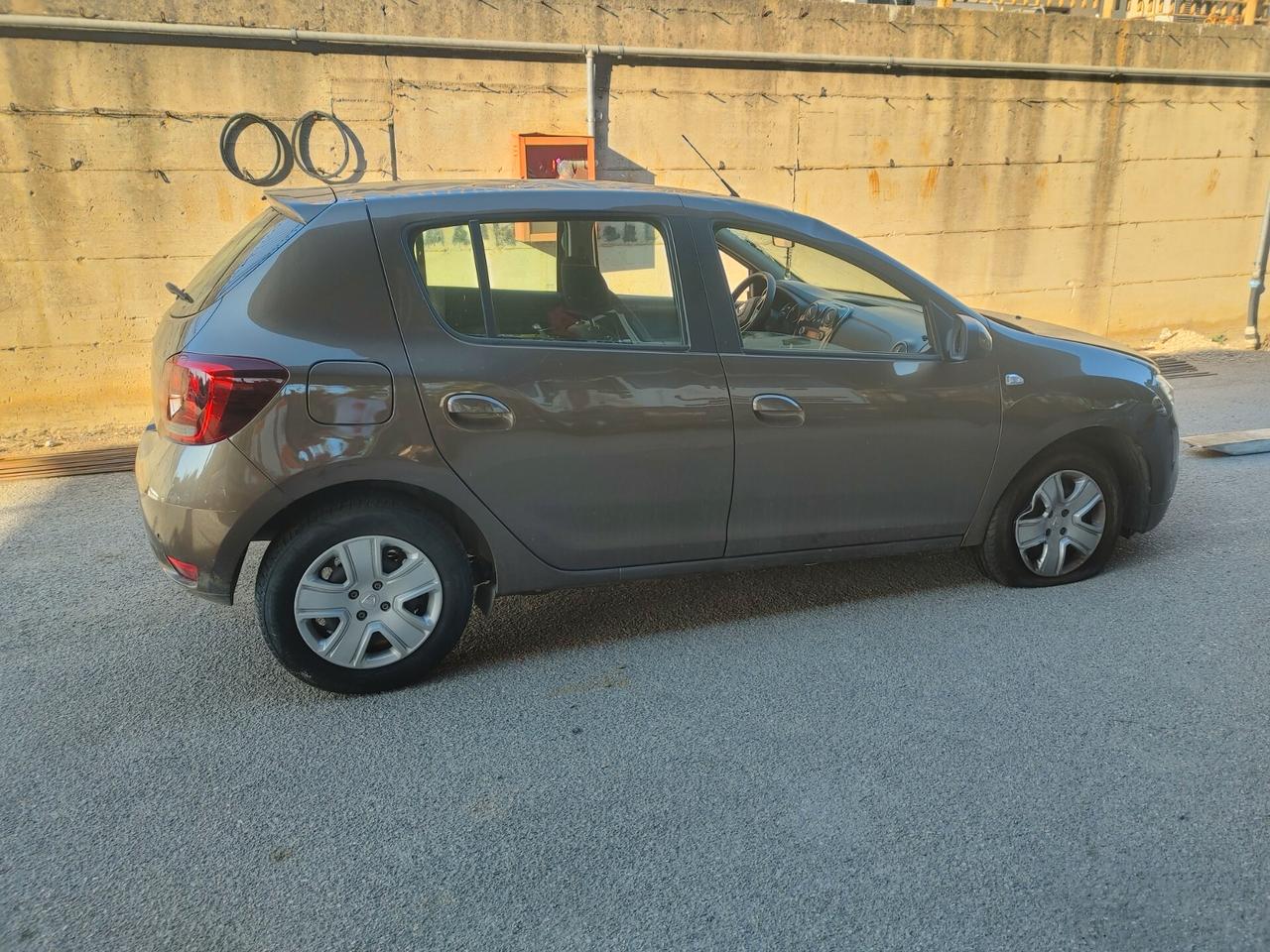 Dacia Sandero 22.000km!!! GPL
