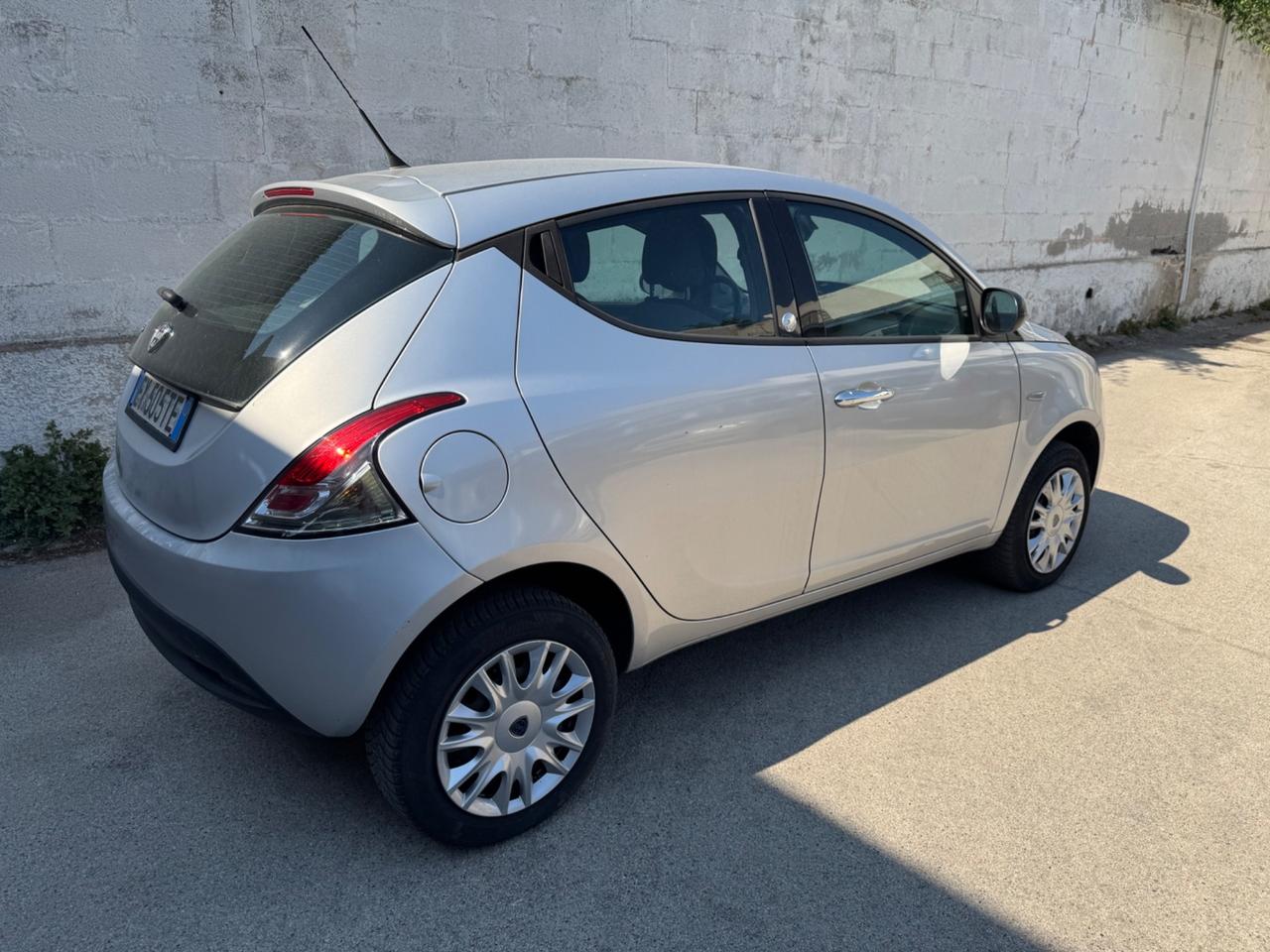 Lancia Ypsilon 0.9 TwinAir 85 CV 5 porte Metano Ecochic Elefantino