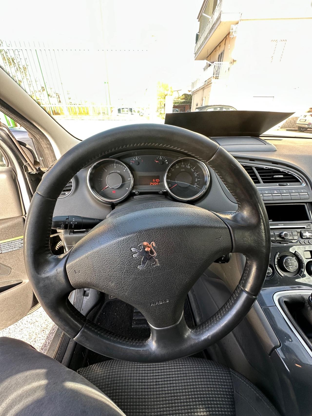 Peugeot 5008 2.0 HDi 150CV Féline