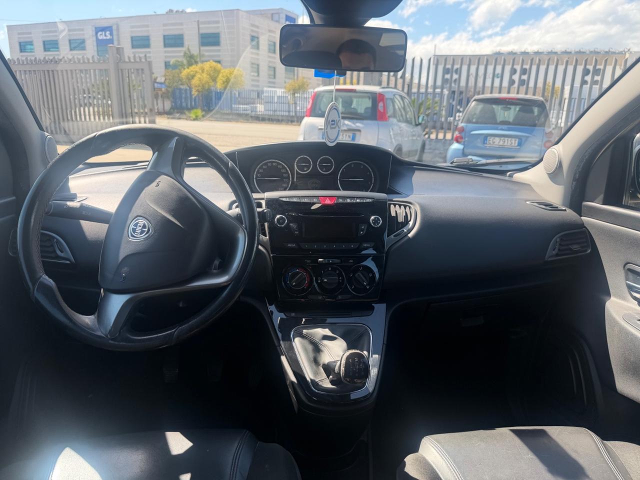 Lancia Ypsilon 1.3 MJT 75 CV Platinum