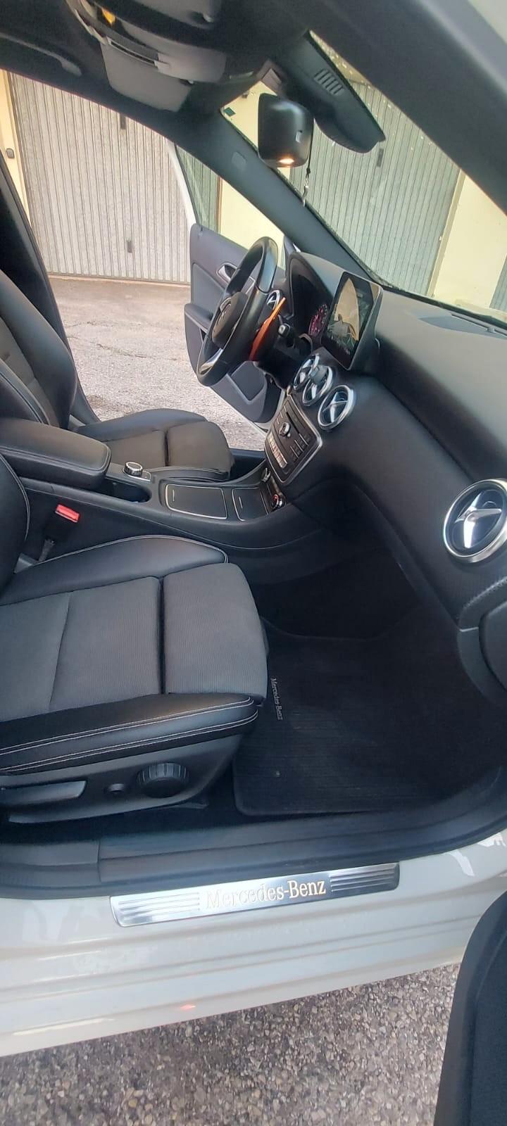 Mercedes-benz A 200 d Automatic Premium AMG