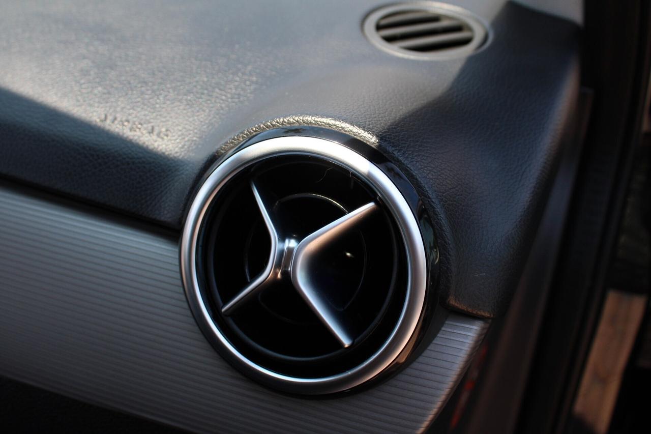 Mercedes-benz B 180 B 180 d Premium