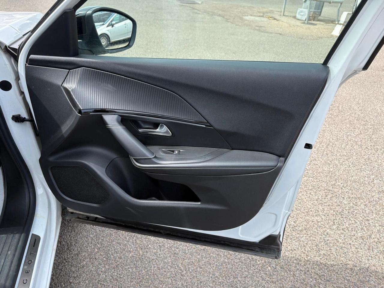 Peugeot 2008 motore elettrico 136 CV GT Pack