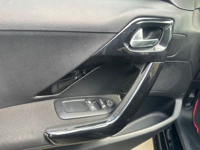 PEUGEOT 208 ALLURE 12/2017