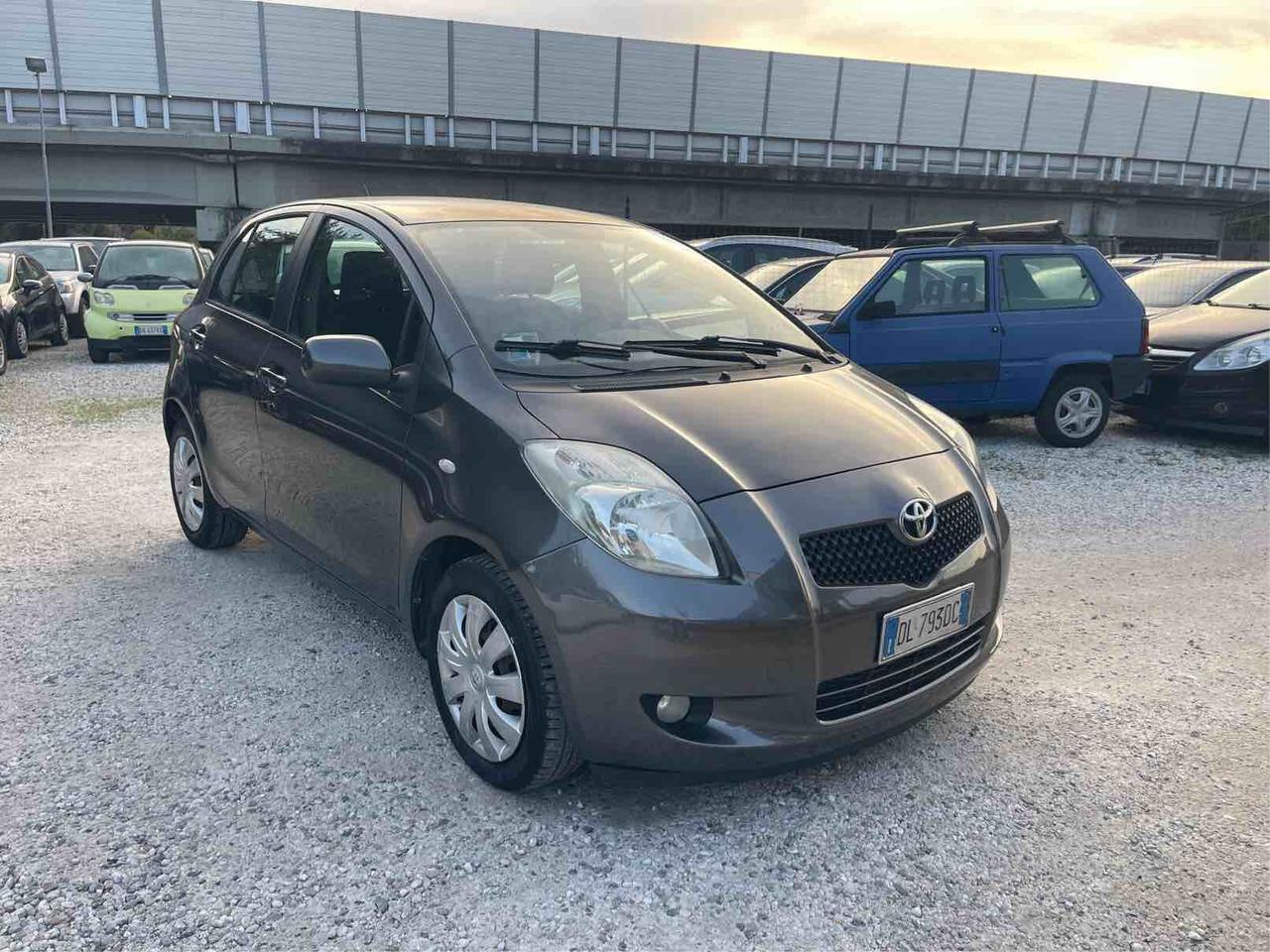 TOYOTA YARIS - UNICO PROPRIETARIO - NAVI