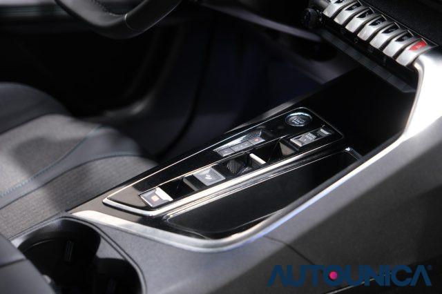 PEUGEOT 3008 HYBRID4 300 E-EAT8 ALLURE PACK