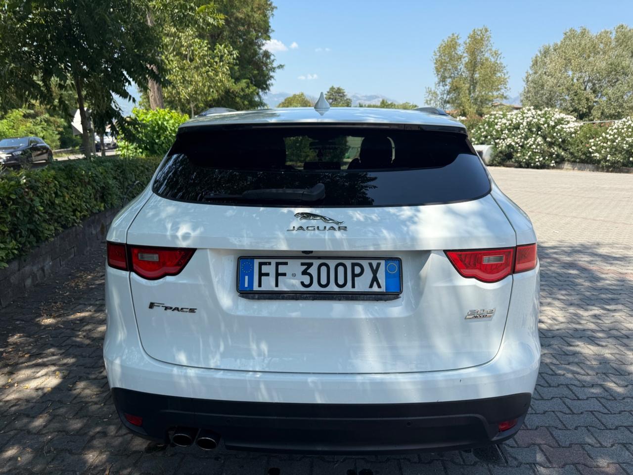 Jaguar F-Pace 2.0 D 180 CV AWD Portfolio R-Sport