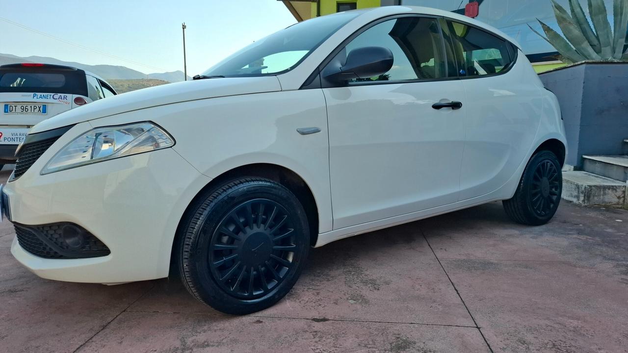 Lancia Ypsilon 1.2 69 CV 5 porte GPL Ecochic Elefantino Blu--- PER NEOPATENTATI