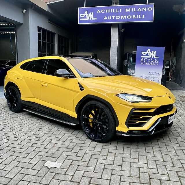 Lamborghini Urus 4.0 AKRAPOVIC FULL CARBO