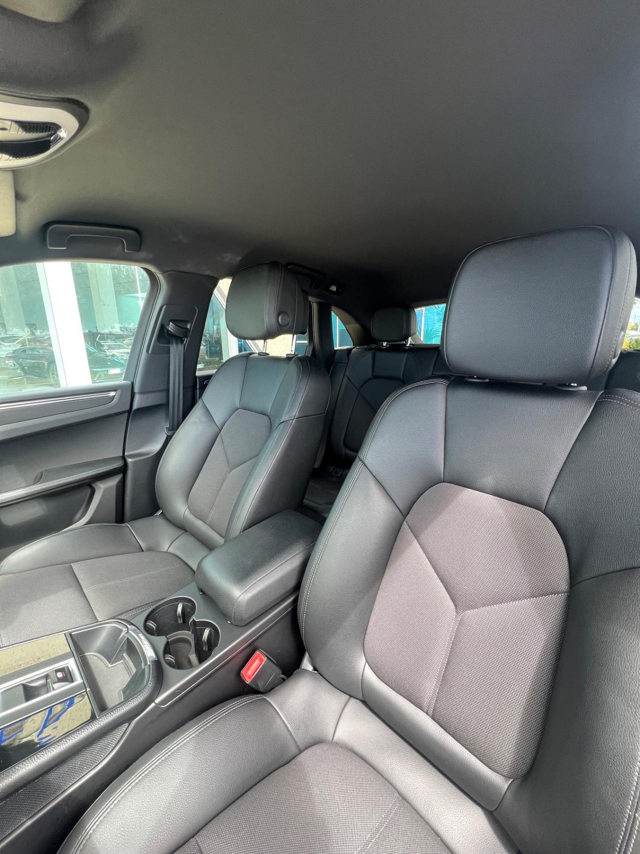 Porsche Macan 2.0 265cv pdk - Iva Esposta