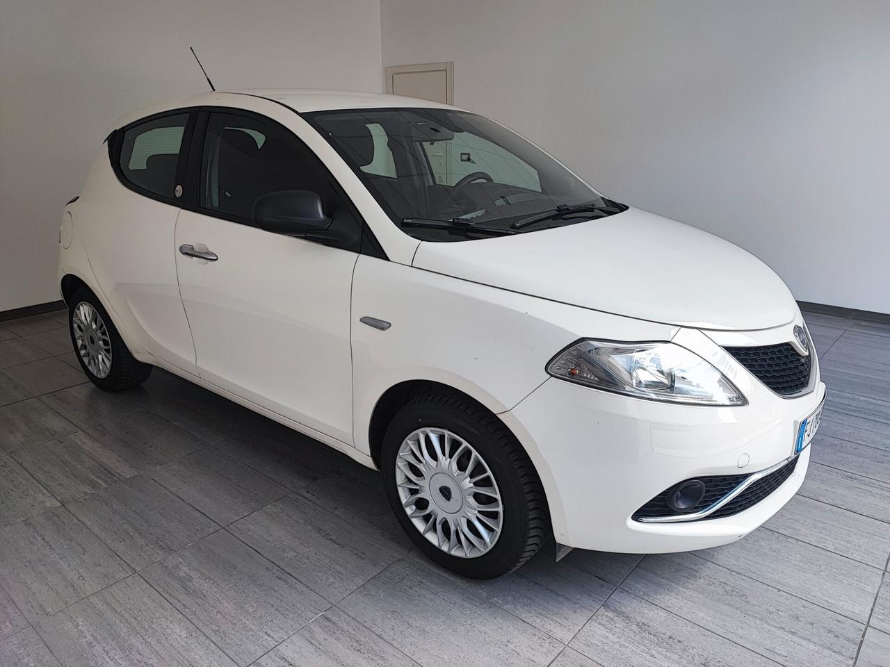 Lancia Ypsilon 0.9 TwinAir 85 CV 5 porte S&S DFN Gold