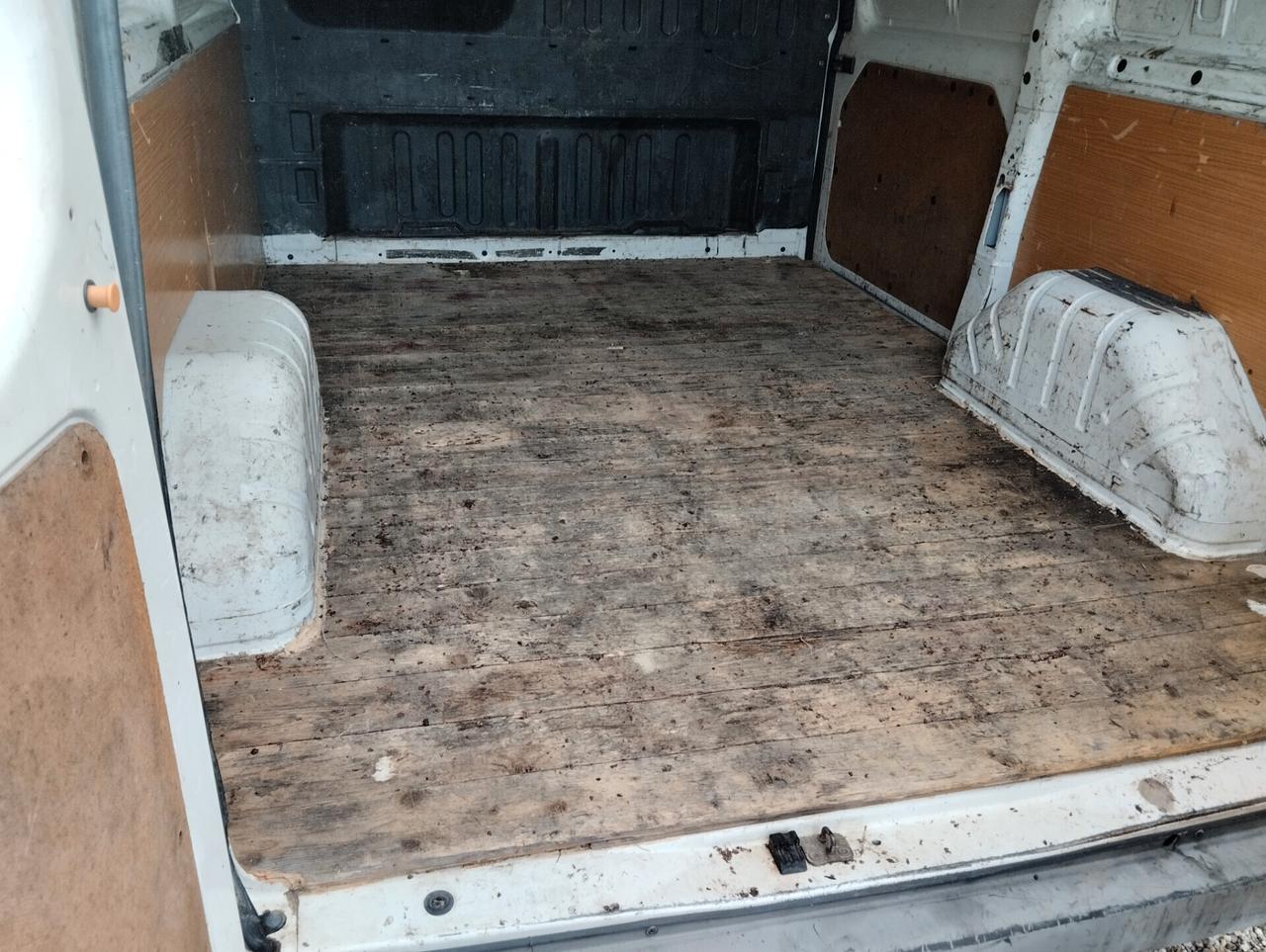 FORD TRANSIT 2.0D P.TA 755 KG