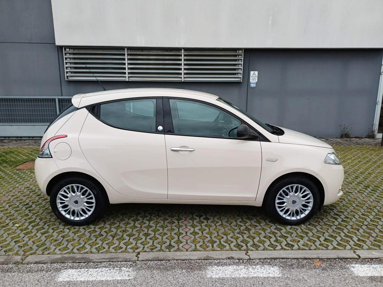 Lancia Ypsilon 1.2 69 CV 5 porte GPL Ecochic Silver
