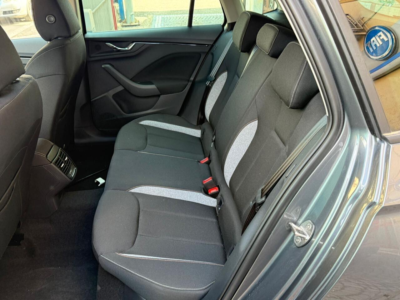 Skoda Kamiq 1.0 TSI 95cv KM O Black Dots