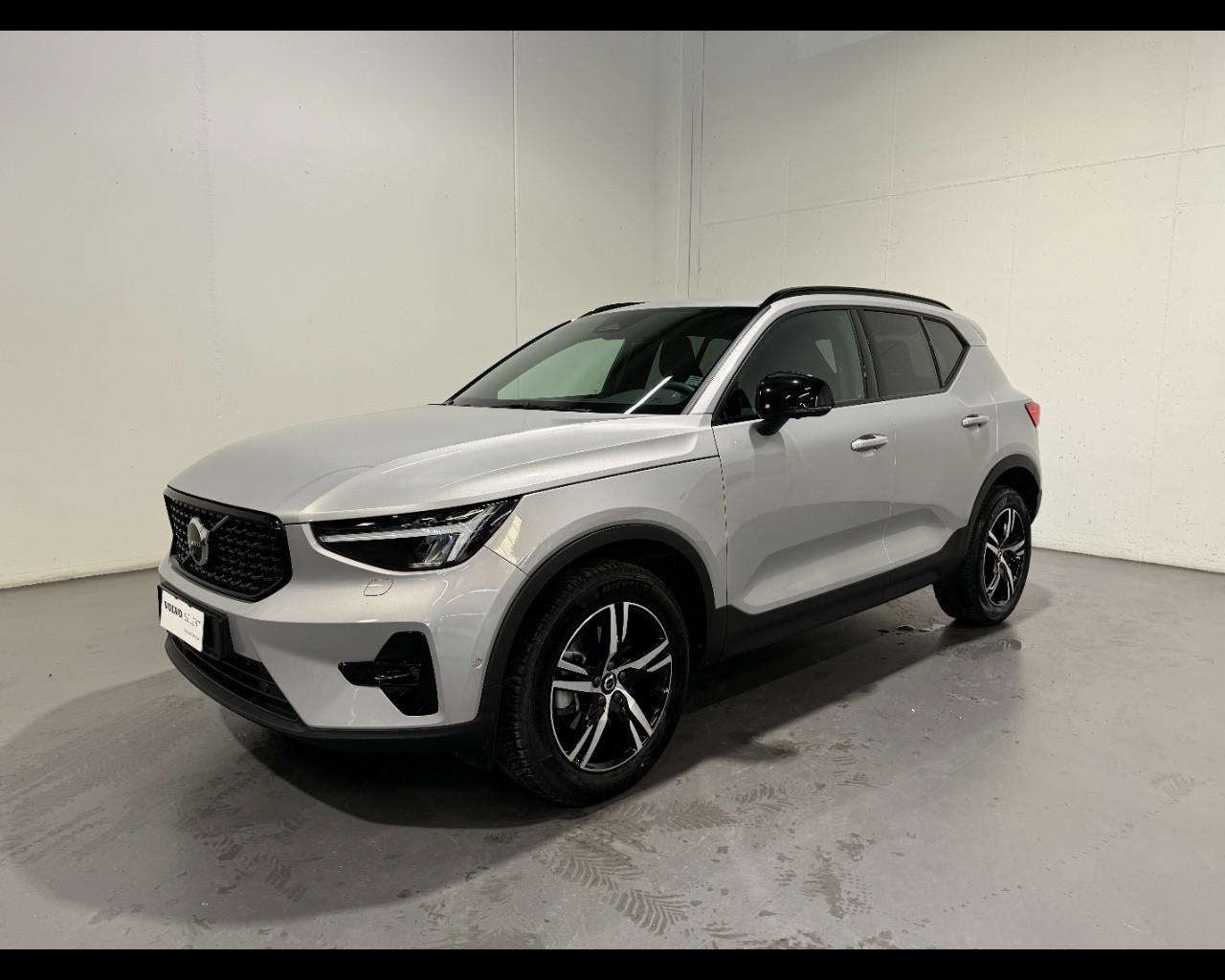 VOLVO XC40 B3 GEARTRONIC PLUS DARK