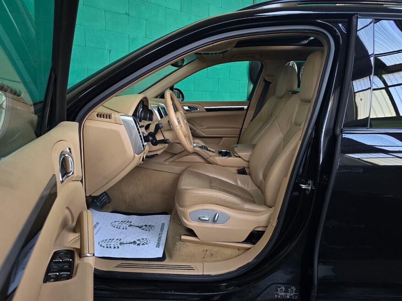 Porsche Cayenne 958 3.0 TDi *TETTO