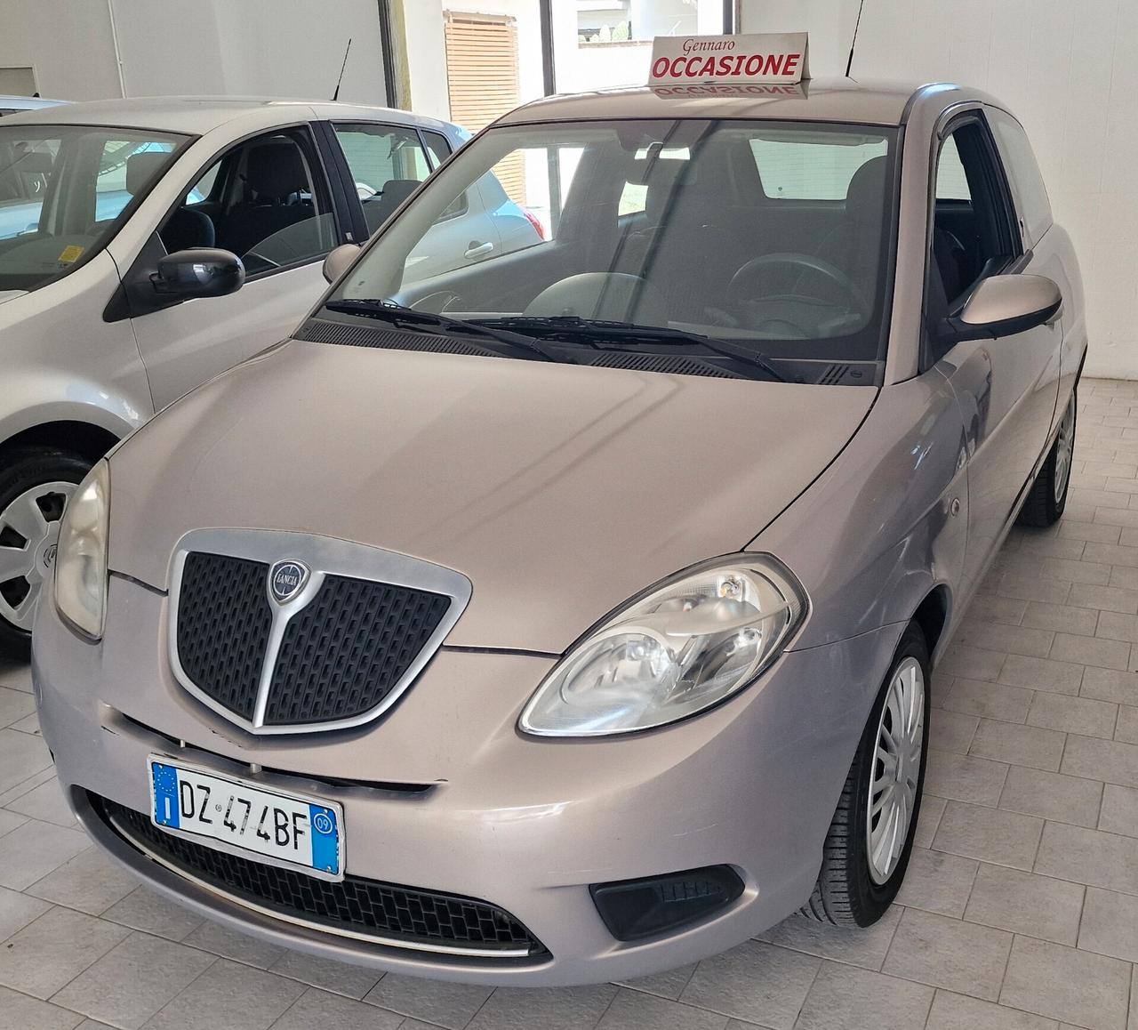Lancia Ypsilon 1.2 benzina Kw 44 adatta neo patentati