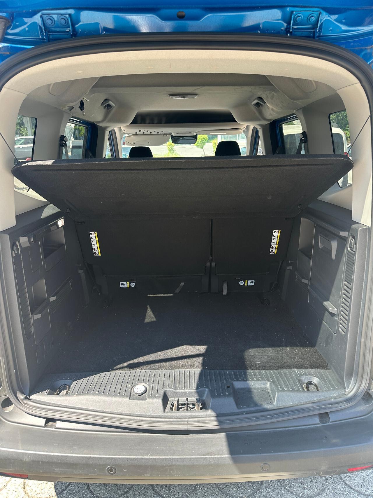 Ford Tourneo Courier 1.0 EcoBoost Titanium