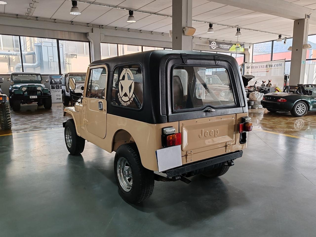 Jeep CJ-7 Laredo