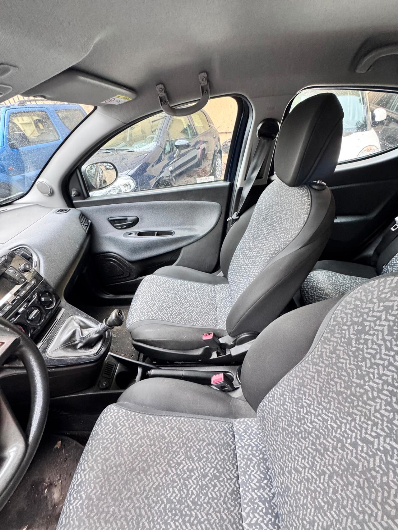 Lancia Ypsilon 1.2 69 CV 5 porte Elefantino