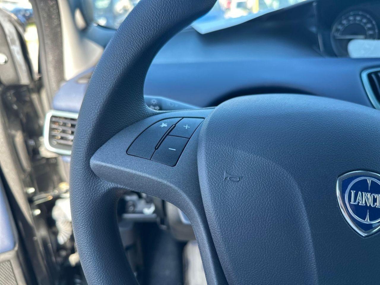 LANCIA Ypsilon III 2021 - Ypsilon 1.0 firefly hybrid Silver s&s 70cv