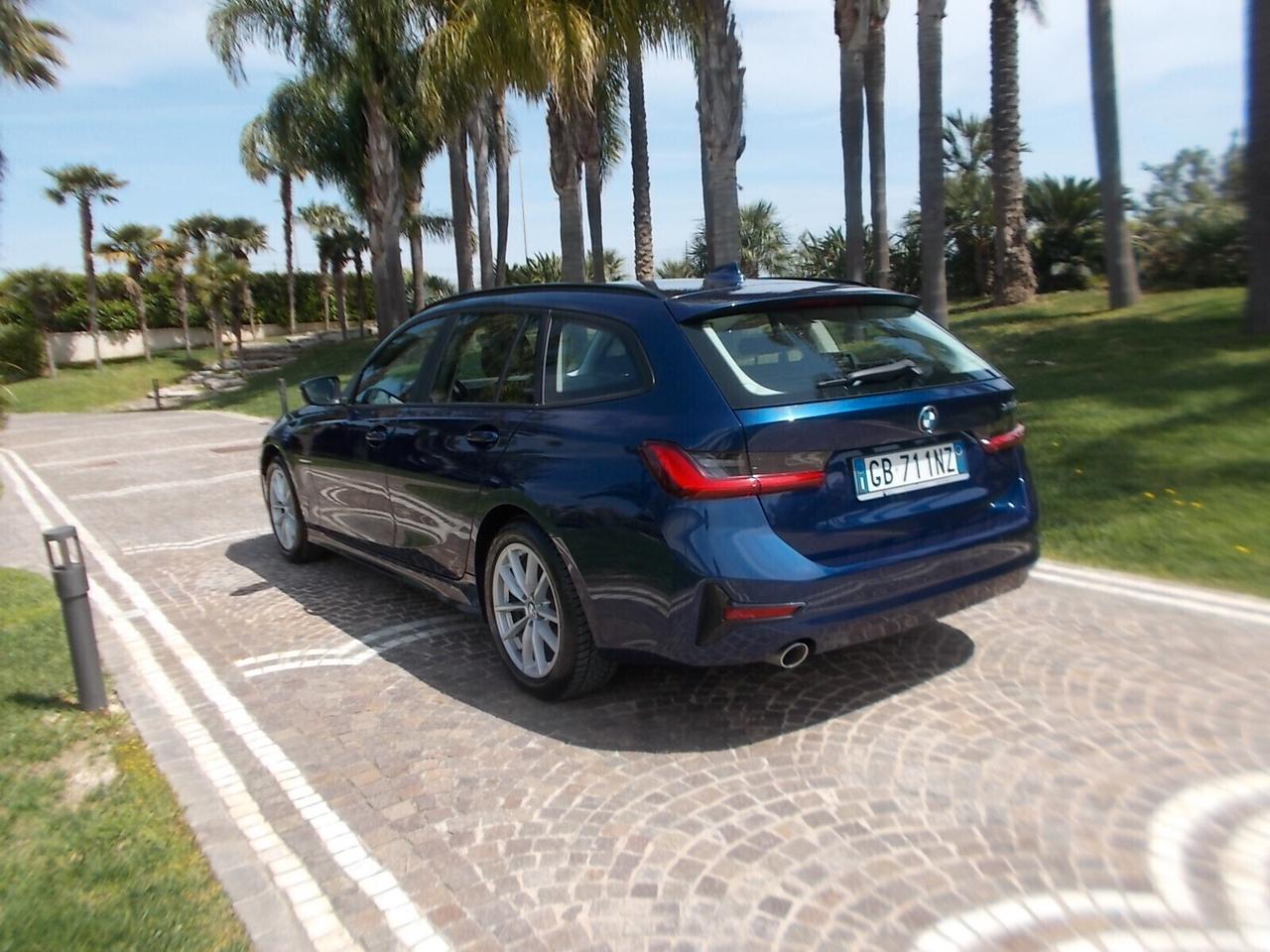 Bmw 318d Touring 150cv Aut. *FULL OPT.* da VETRINA