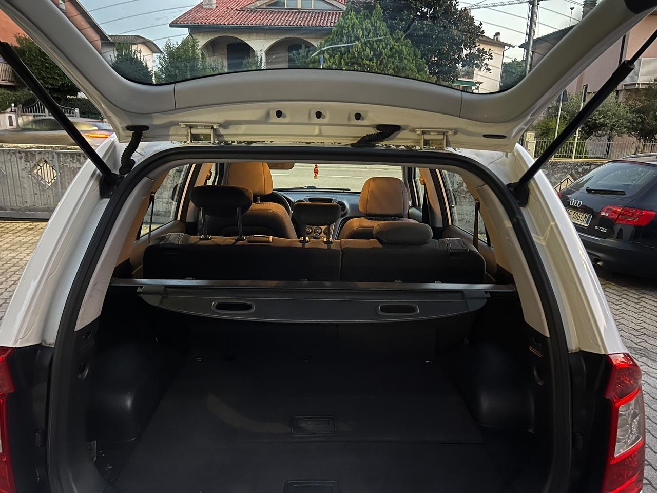 Kia Carens 2.0 con GPL CVVT LX Family