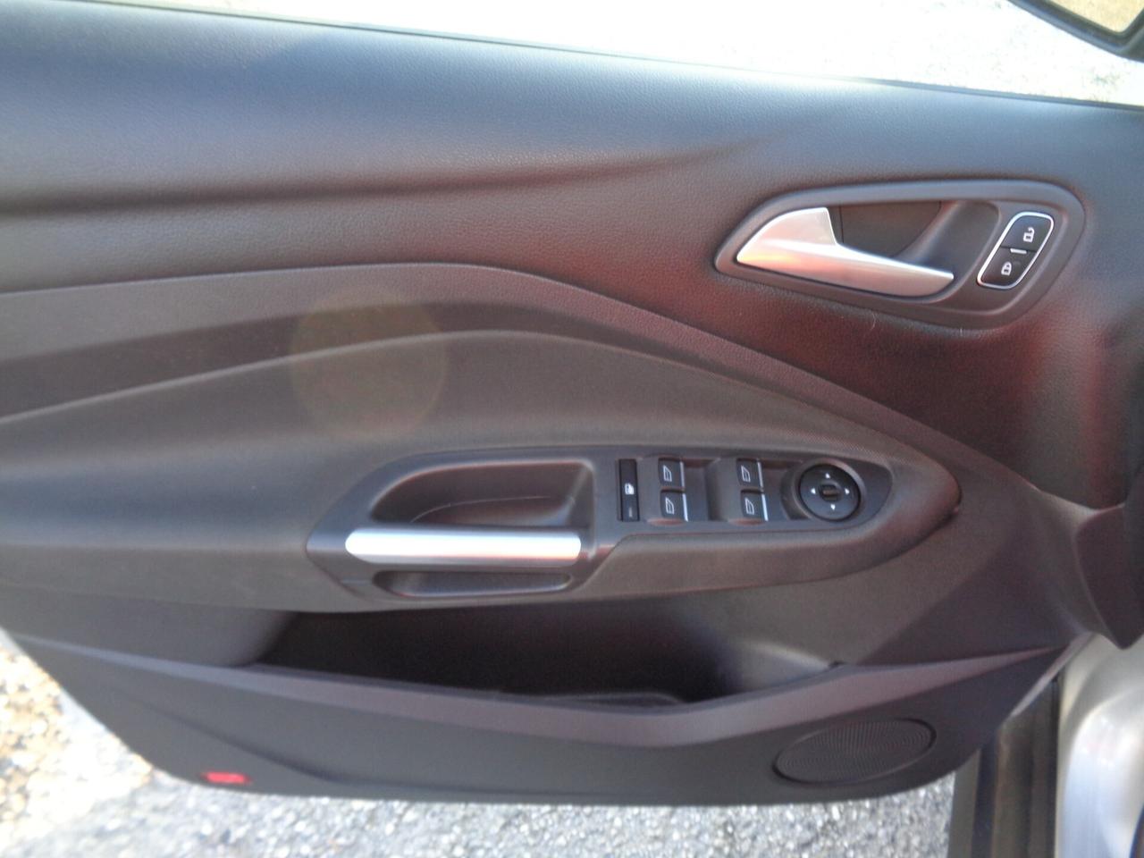 Ford C-Max 1.5 TDCi 95CV full da vetrina