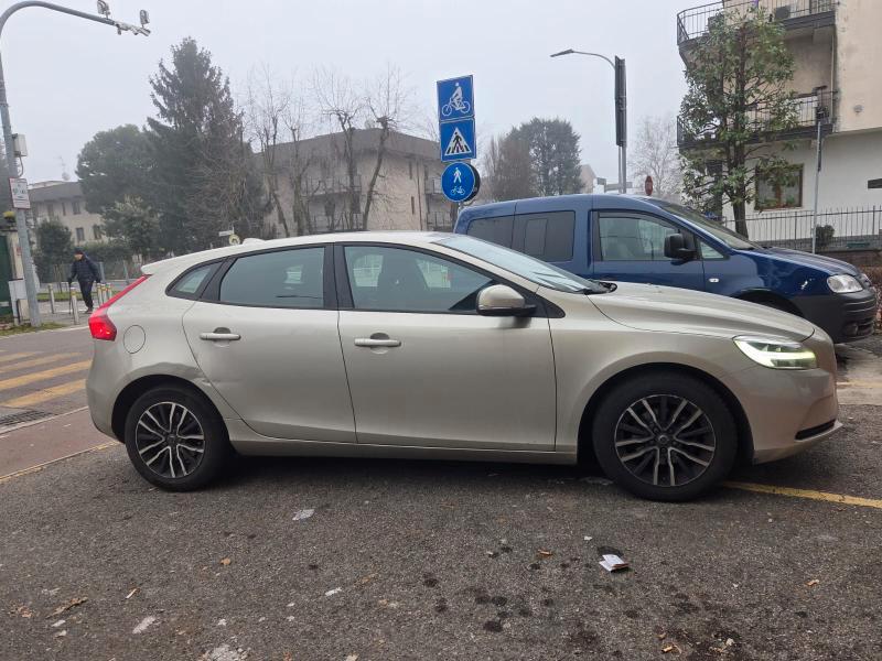 VOLVO V40 2.0 D BUSINESS